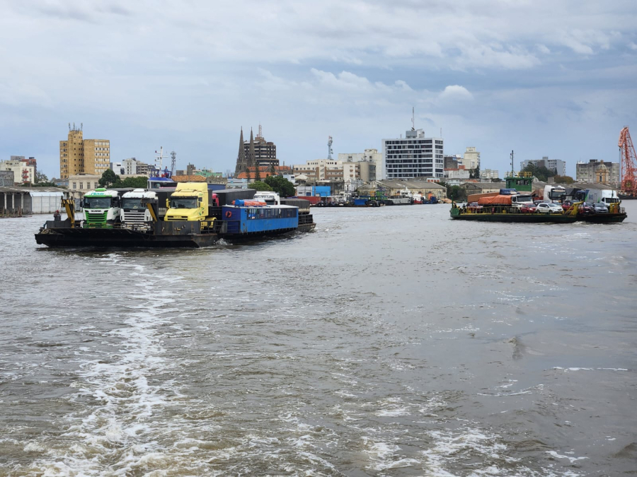 Becker Transportes passa a cobrar tarifa de R$ 5 para travessia a pé na balsa
