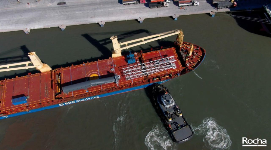 Porto do Rio Grande recebe novo guindaste móvel para ampliar operações no cais público