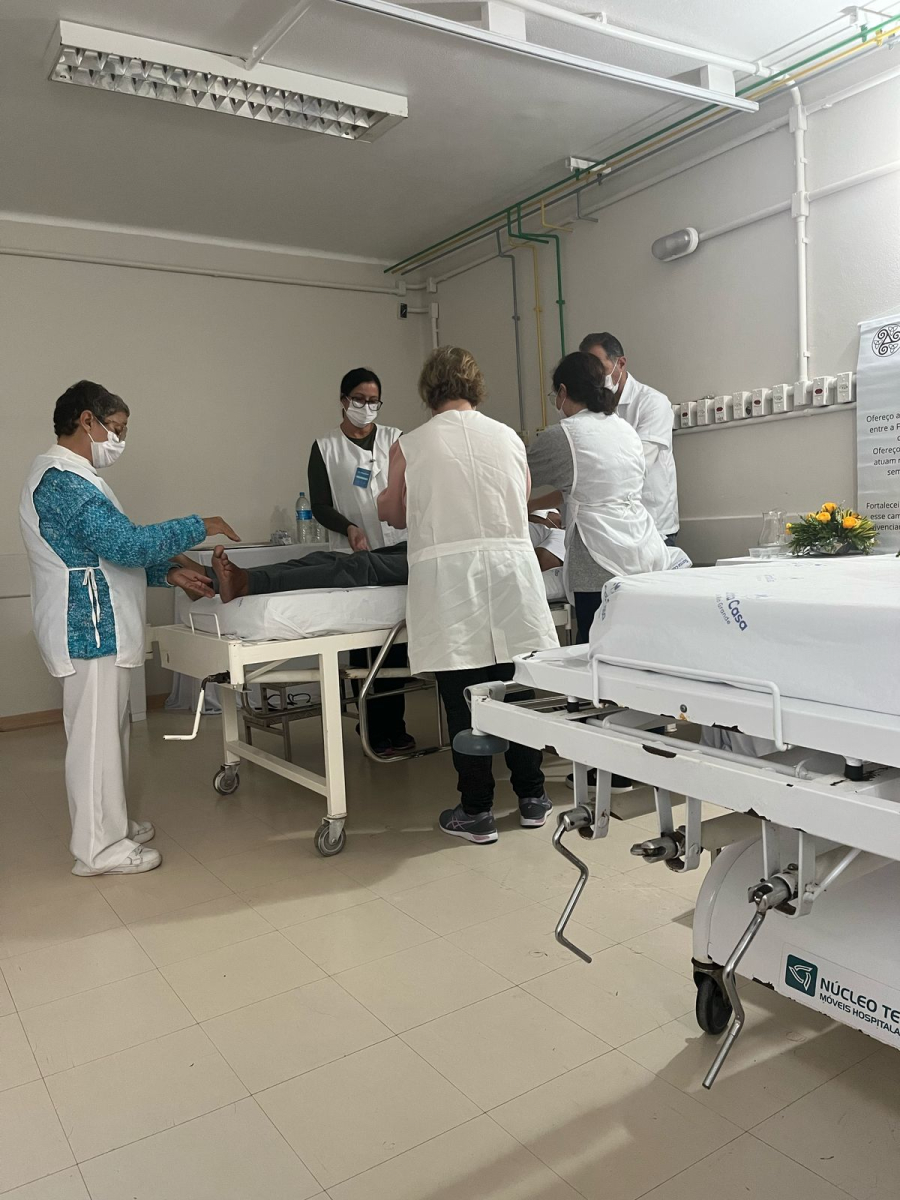 Grupo voluntário “Tríade Reiki Humanitário” inicia Projeto Reiki Itinerante na Santa Casa do Rio Grande