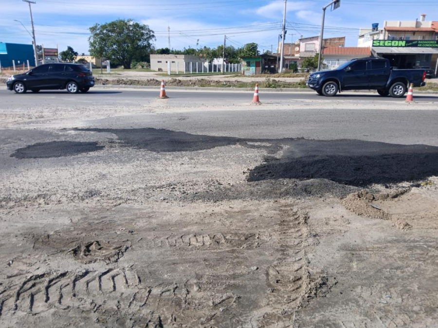 ERS-734: pontos críticos da obra recebem aplicação de camada de asfalto para mitigar transtornos no trânsito
